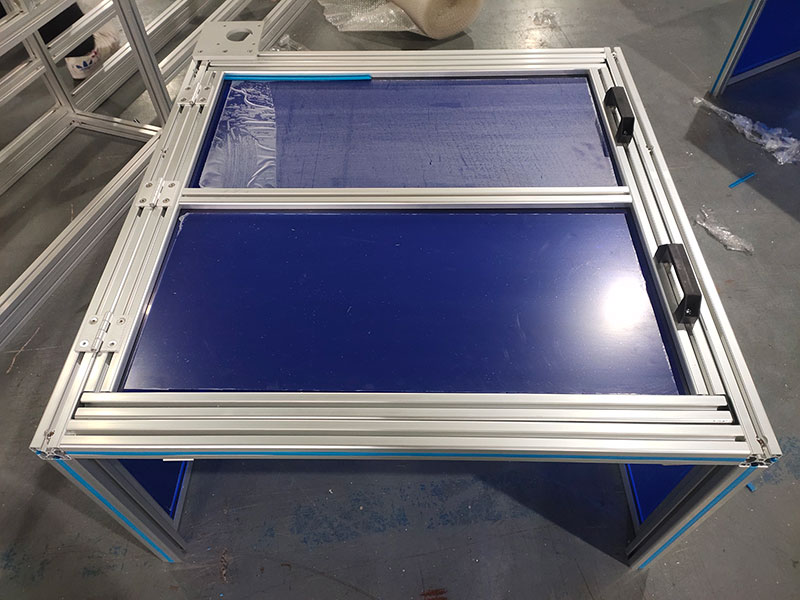 帶氣彈簧的設(shè)備防護(hù)罩