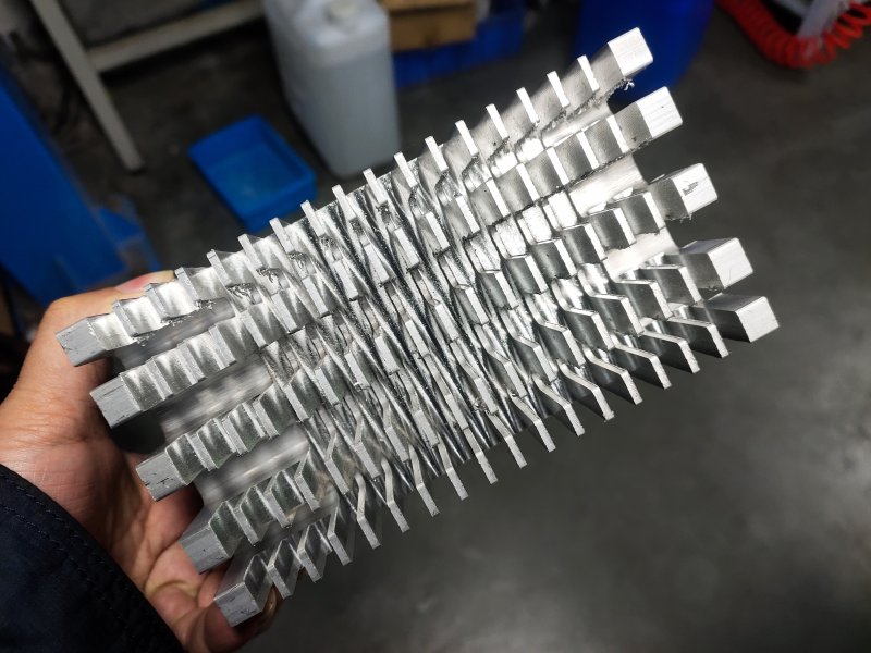 固態(tài)繼電器散熱片半成品